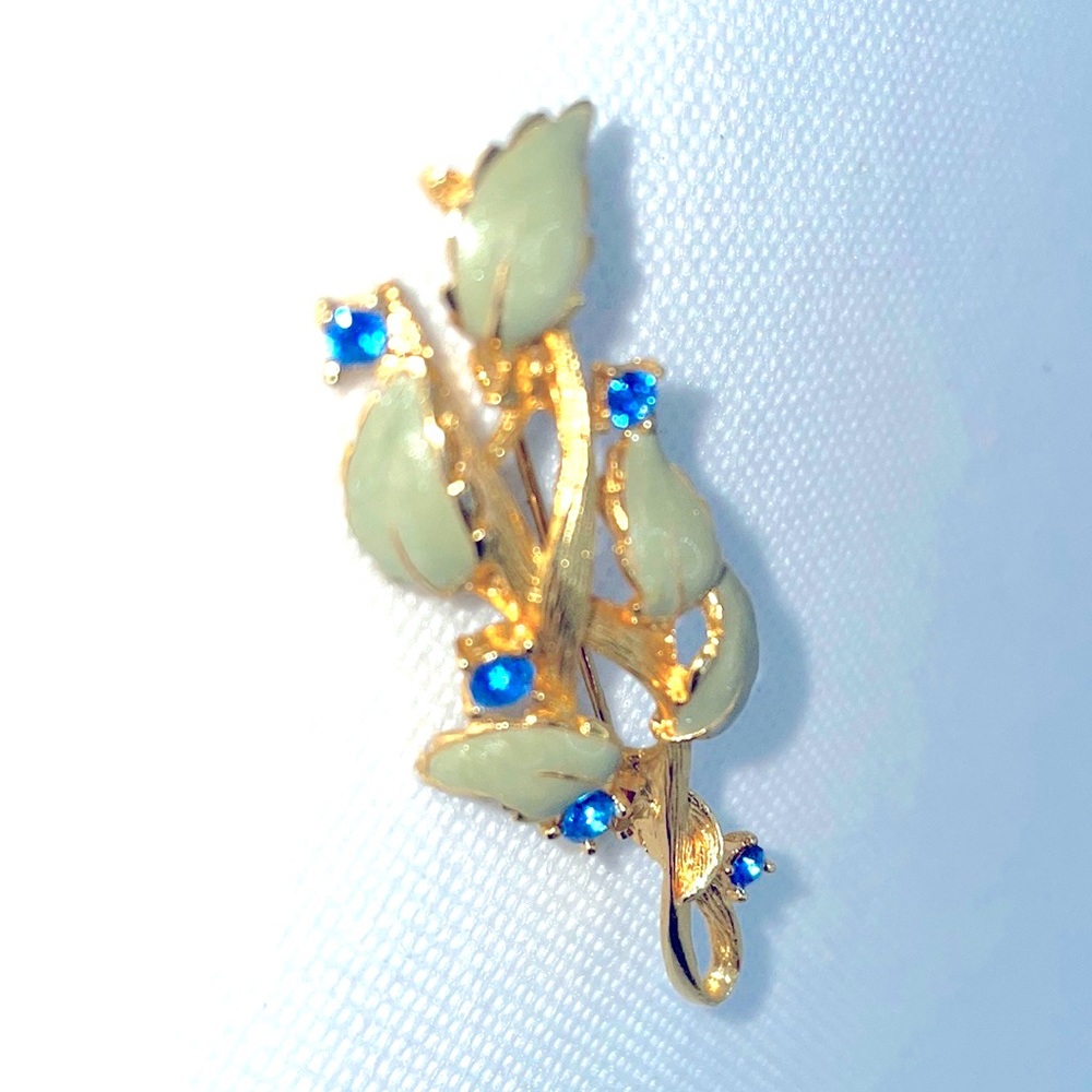 Vintage LIA Gold-tone Green Enamel Leaves Blue Rhinestones Brooch / Pin - Picture 2 of 8